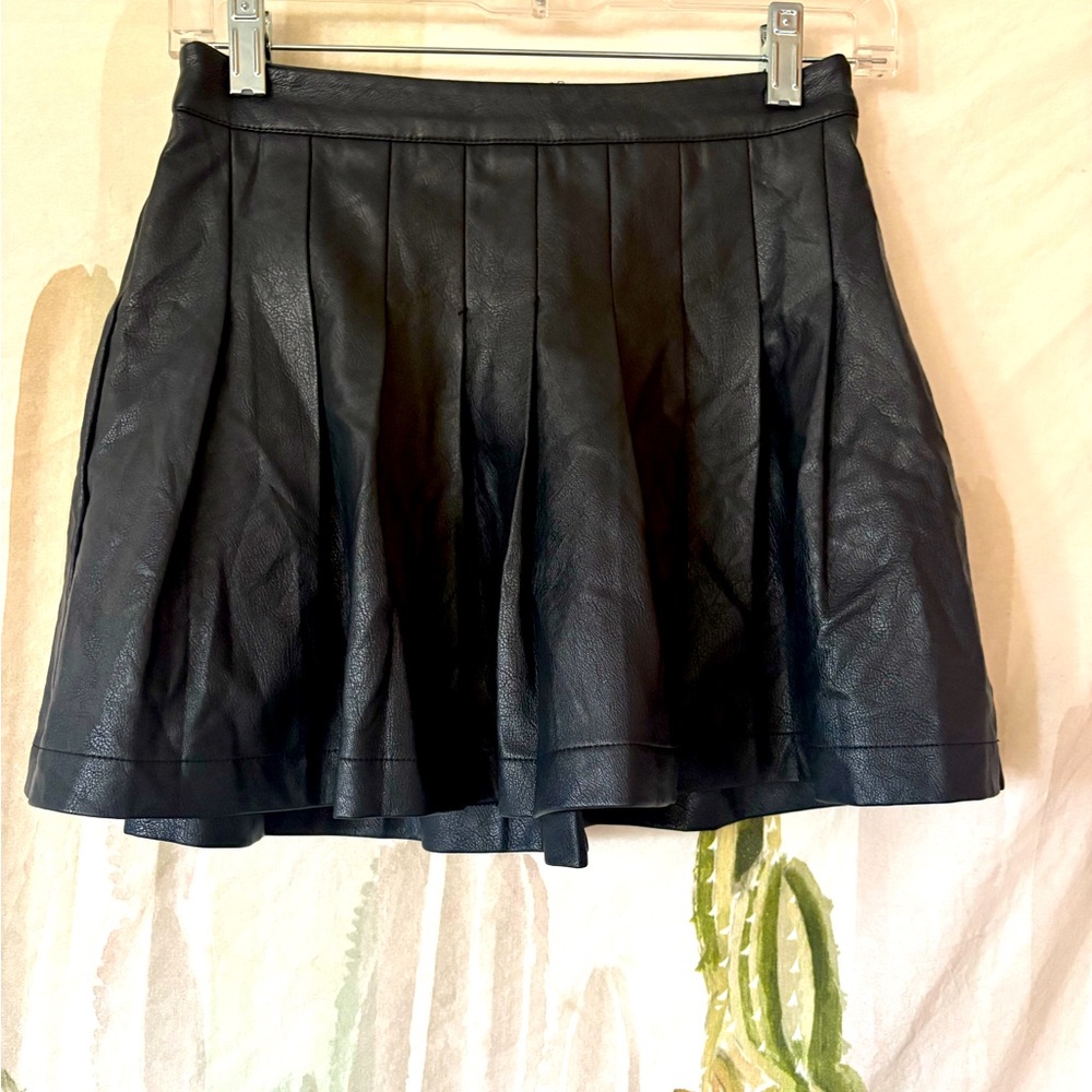 Urban Outfitters Stella Faux Leather Pleated Mini Skirt 🌵X-Small